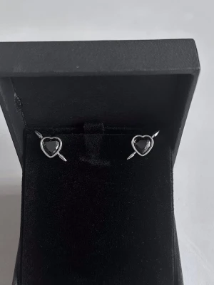 Maria Nilsdotter Pierced Heart Earrings Inspired! - Inspired Earrings from Maria Nilsdotters. The earrings is never used and 100% rust- and nickel-free. If you have any questions, feel free to reach out ☺️