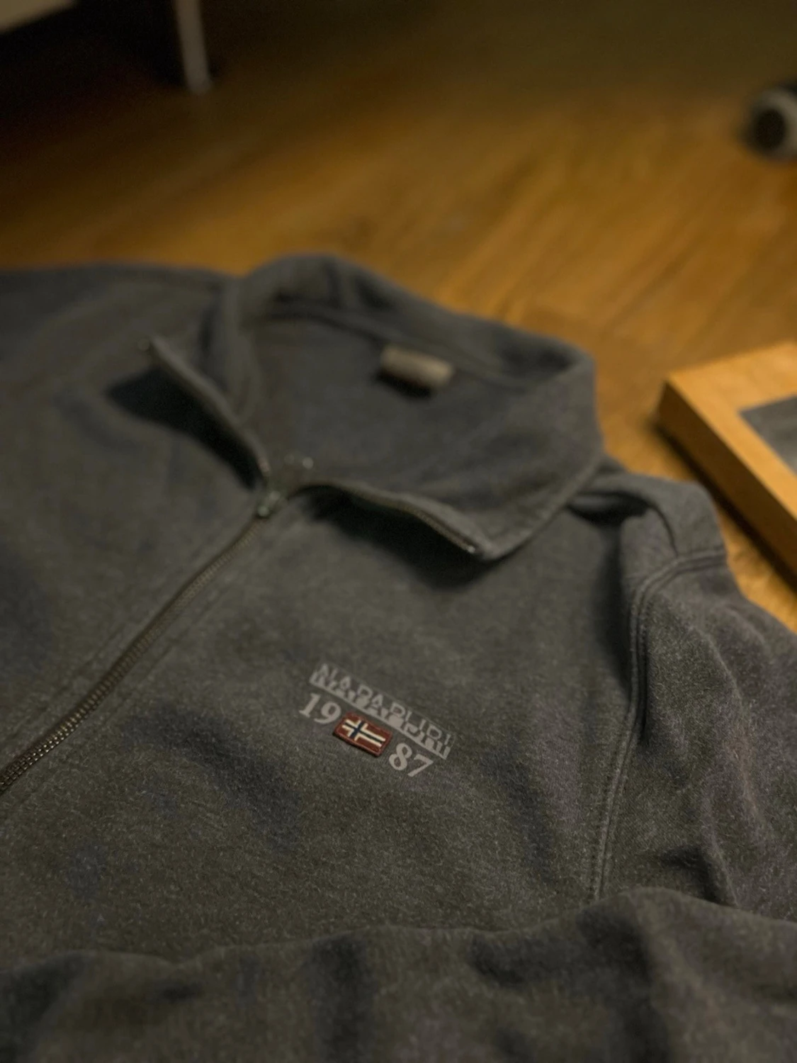 Mörkgrå ziptröja från Napapijri - 1