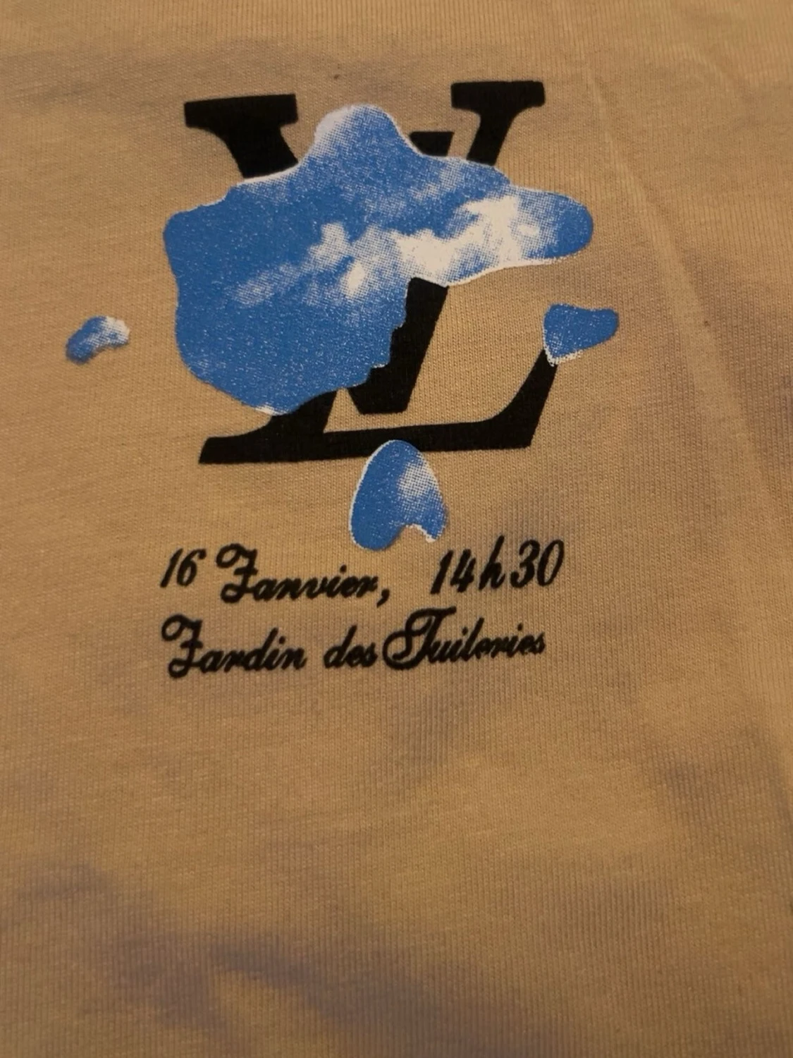 Beige L…..V t-shirt med molntryck - 3