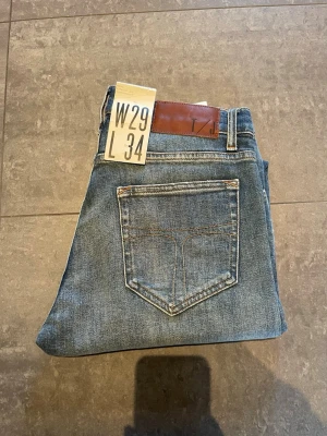Tiger of Sweden jeans nya  - Helt nya jeans ifrån tiger of Sweden med lapprna kvar på. Storlek W29 L34 och i modellen pistolero. Kvitto kan visas privat