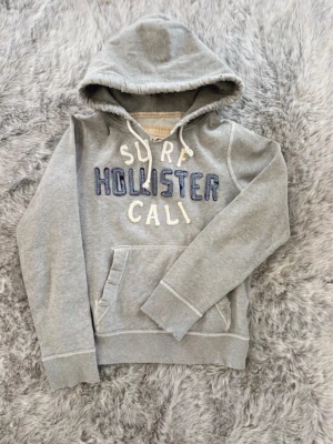 Hollister Hoodie - Sällsynt Hollister Hoodie i storlek S passa på att ställa frågor🙂 först till kvarn