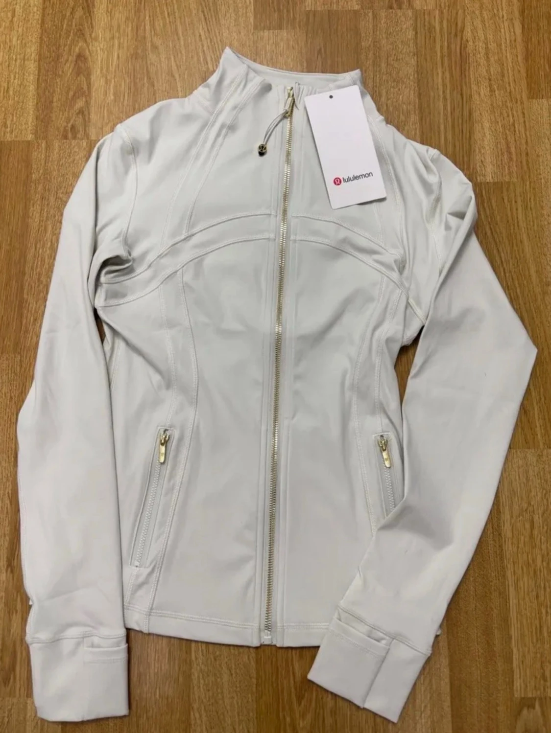 Vit träningsjacka från Lululemon