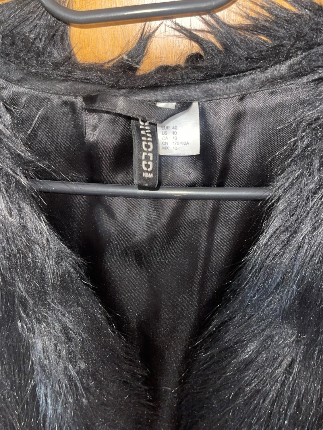 Svart pälsväst från H&M Divided - 1