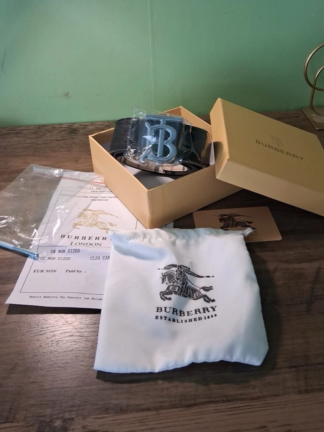 Burberry bälte med silver B-spänne - 1