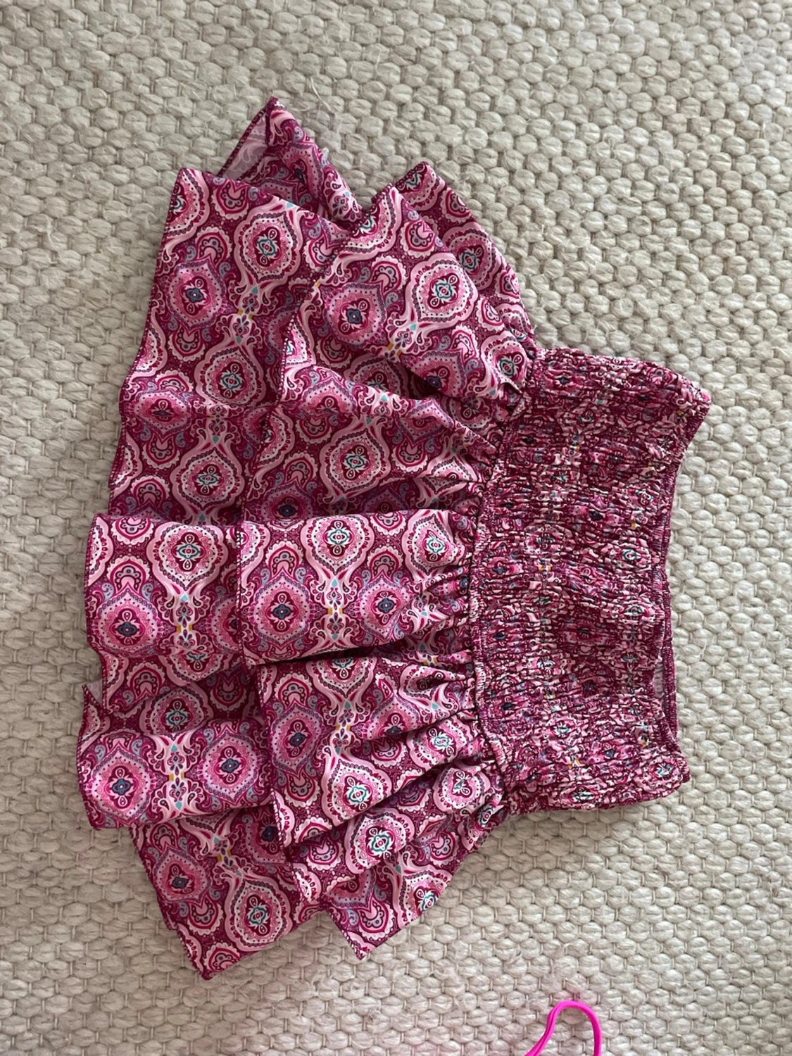 Rosa mönstrad volangkjolđ