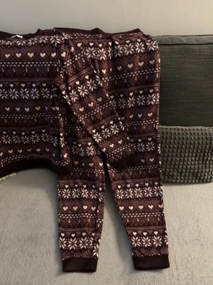 Pyjamas sett - Storlek S. Använt ett fåtal gånger men inga defekter på dem. 🌸
