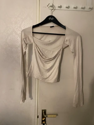 Sqare neck top  - Top från Gina tricot, har exakt lika fan i mörkgrå så om man vill köpa båda ihop kan man få dem för 120 tsm!!❤️