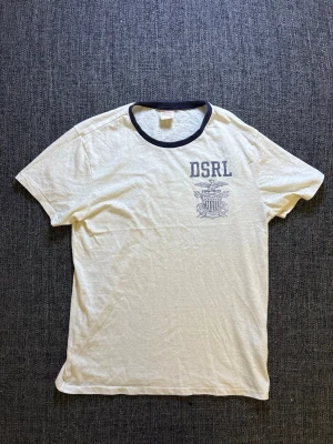 Ralph Lauren T-shirt denim&supply - Säljer en fet Ralph Lauren T-shirt denim&supply T-shirt i vit färg | st S | passar perfekt nu till våren/sommaren | kan även gå ner lite i pris vid snabb affär 😊🤝 modellen tillverkas inte längre och är väldigt eftertraktad 