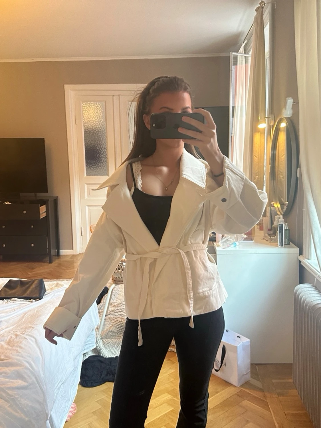 Vit jeansjacka med bälte - 1