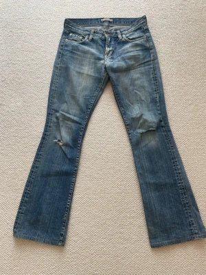 Bootcut jeans  - Super snygga bootcut jeans innerbenslängd 77cm, midjemått 40x2cm