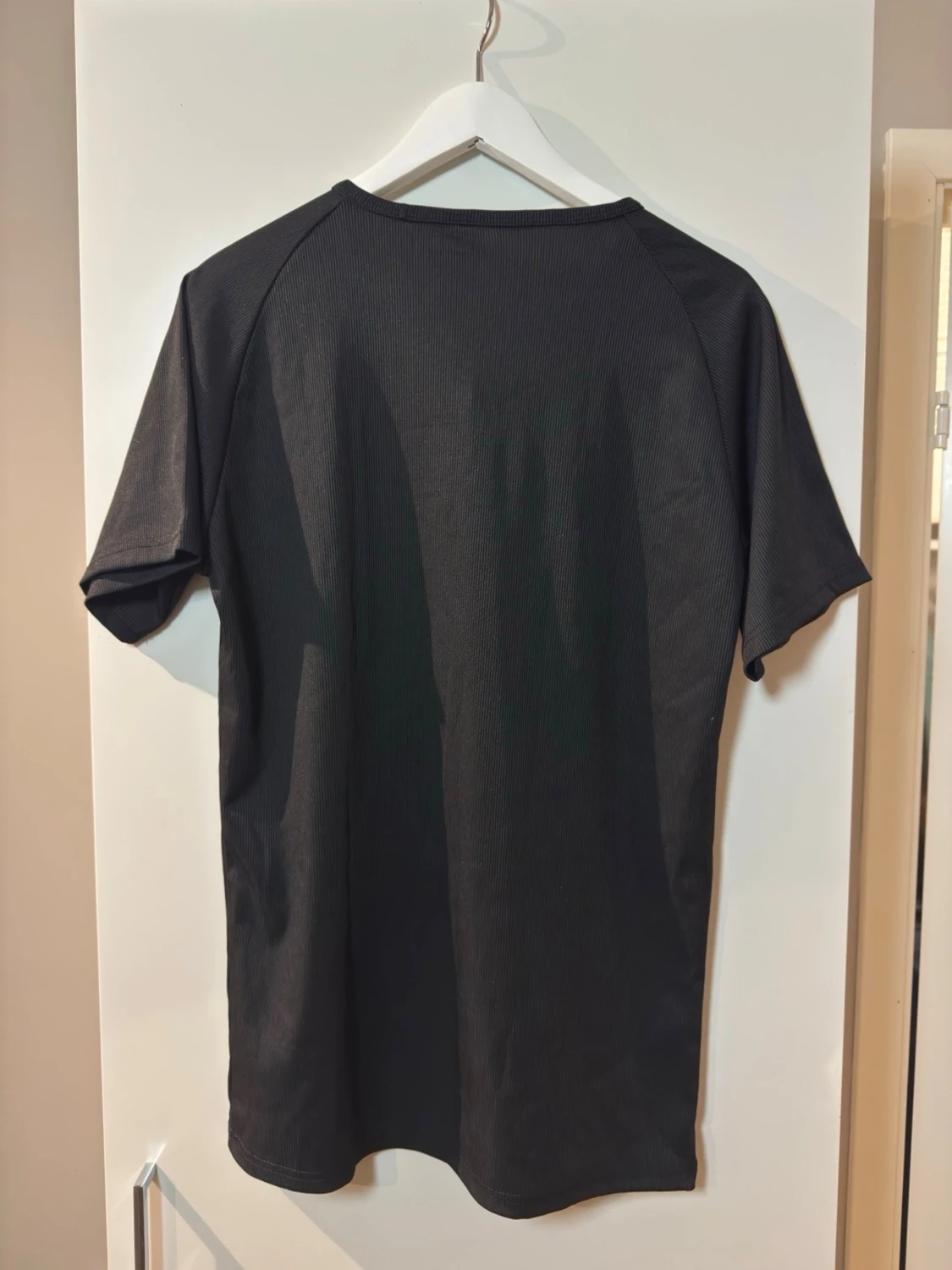 Svart kortärmad topp med knappar - 1