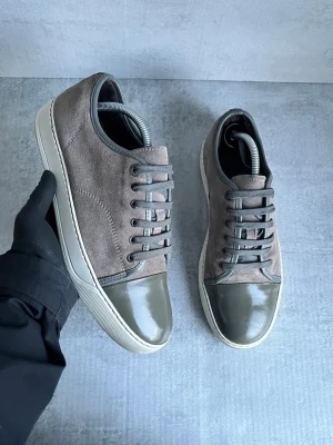 Lanvin skor  - gråa lanvins | jätte bra skick | storlek uk 7 passar 42 | endast skorna ingår | skriv vid frågor 