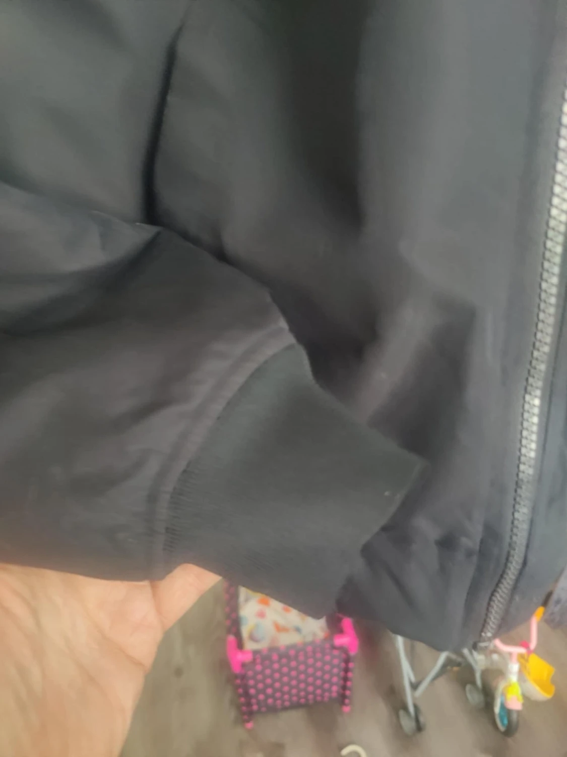 Svart vindjacka med huva - 2