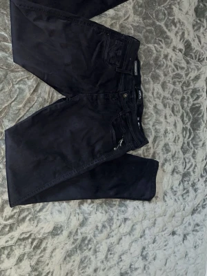 Svarta Replay anbass - Dessa svarta Replay anbass sitter perfekt och är så sköna, knappt använda och köpt från butik