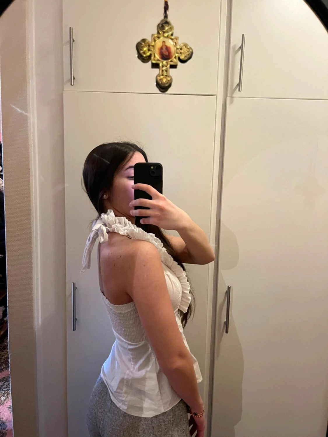 Vit omlott blus med volangdetaljer - 1
