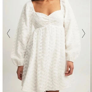 Intressekoll på min superfina klänning från NAKD - Kollar intresset av min superfina klänning i nyskick från NAKD i storlek 36, klicka inte på köp utan skriv gärna privat💐Pris kan diskuteras vid snabb affär