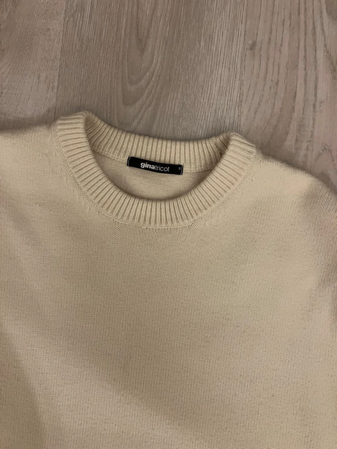 Beige stickad tröja från Gina Tricot - 1
