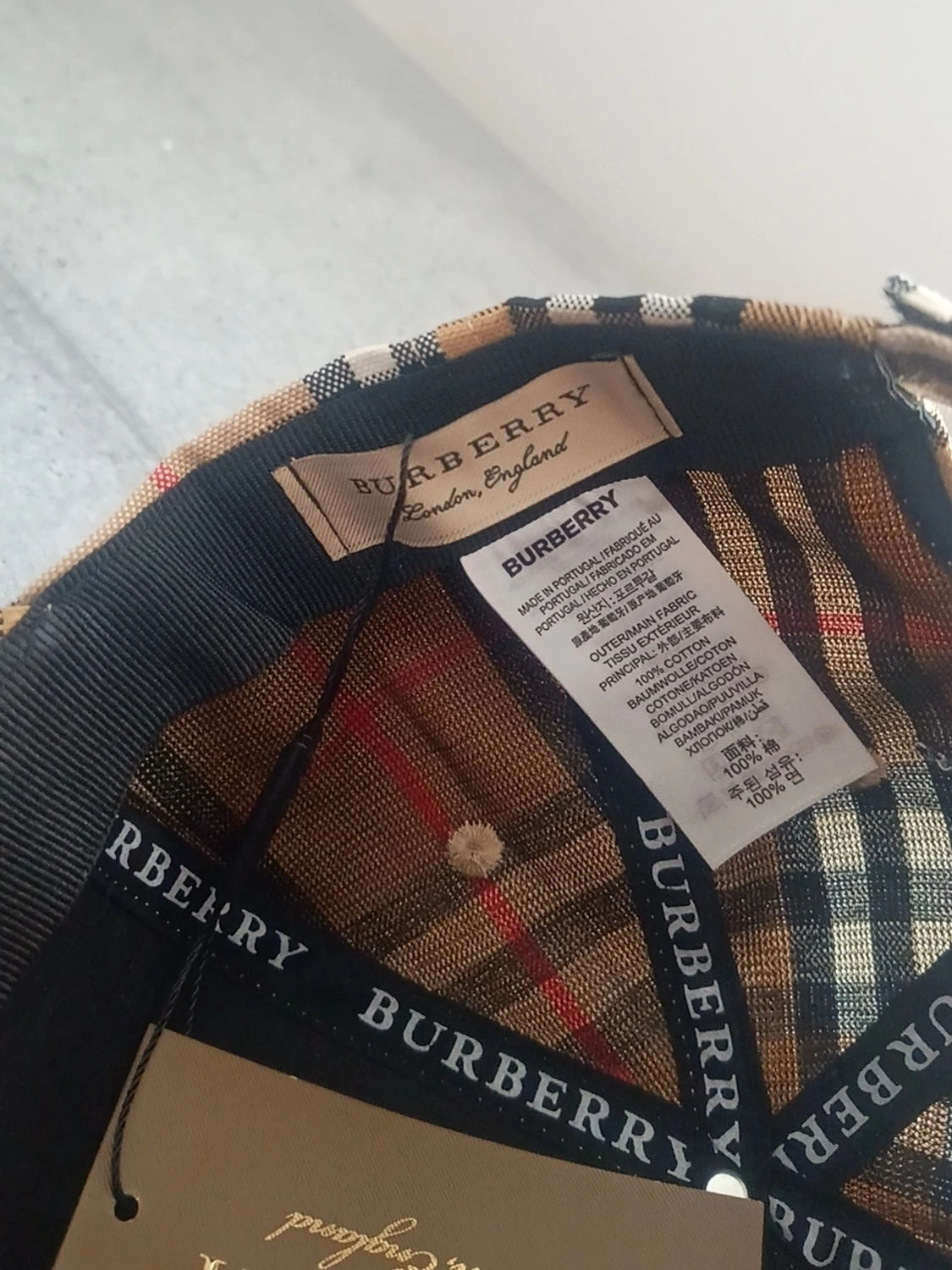 Burberry beige keps perfekt för sommaren  - 2