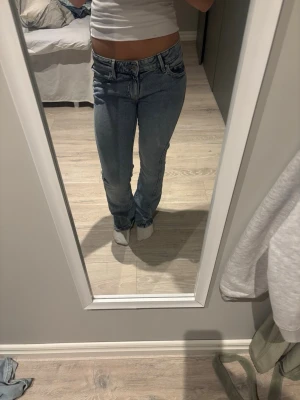 jeans - super snygga jeans med snygga bakfickor 