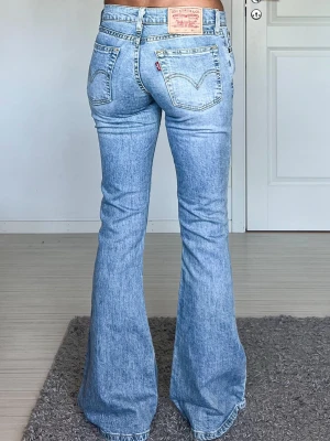 Levis - Midjemått: 36cm rakt över, innerbenslängd: 84cm 💗
