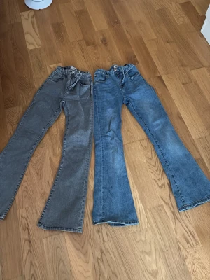 Jeans  - Jag säljer dessa jeansen i pack dom är från lager 157, dom kommer inte till användning hos mig längre då dom blivit för korta i benen; original priset är 150kr men med tanke på att jag säljer dom i pack så kommer de bli 200kr 