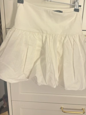 Söt ballongkjol - Säljer den här suuuperta ballongkjolen från gina 💞