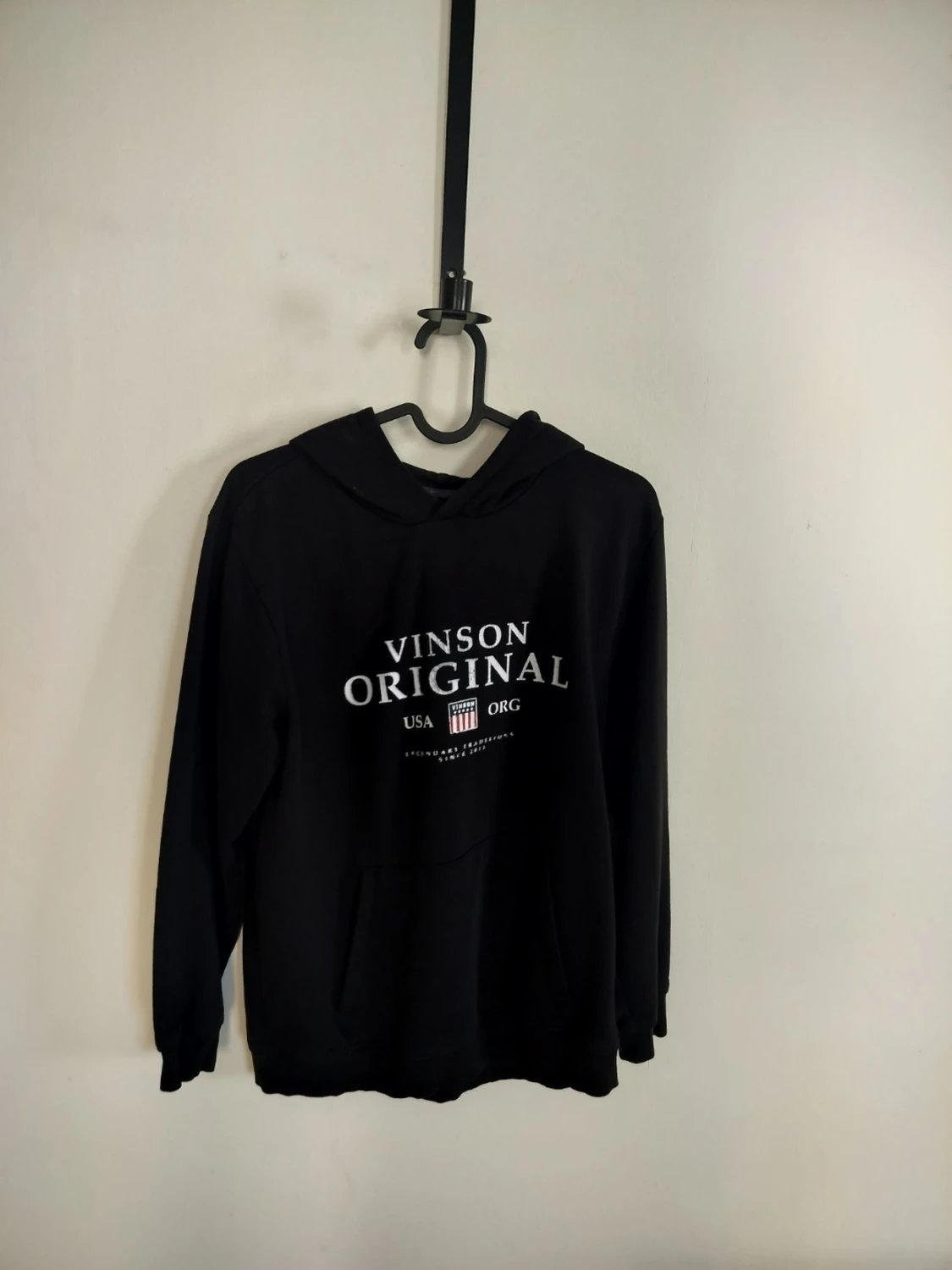 Svart hoodie med tryck Vinson Original