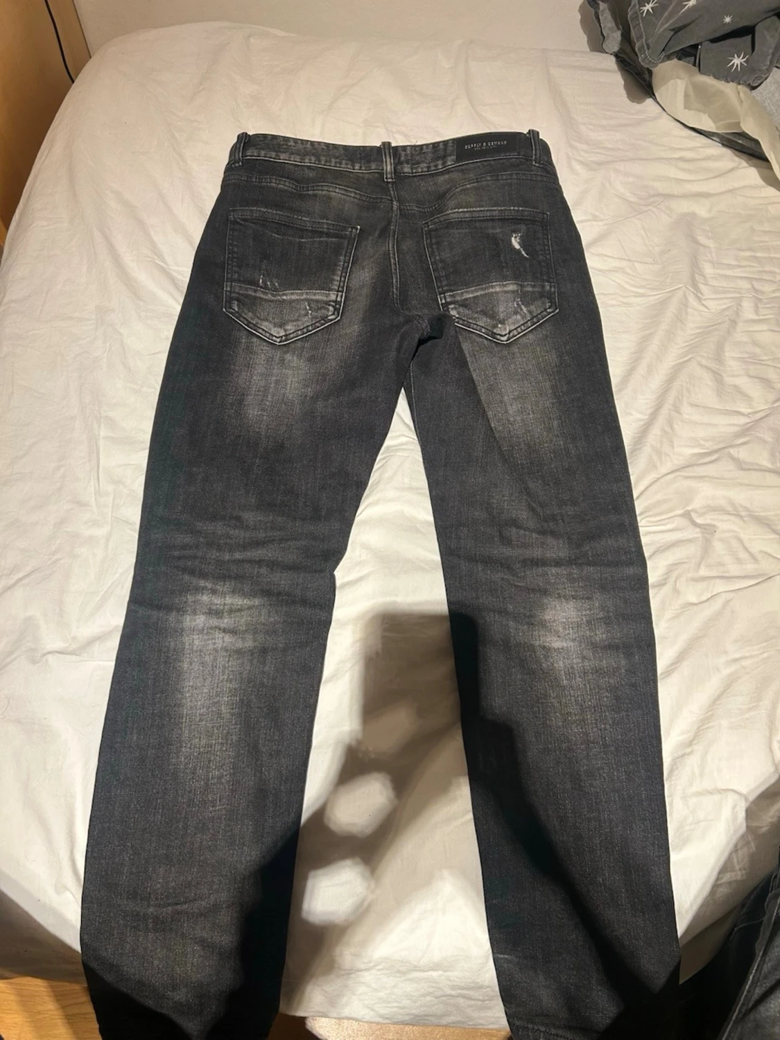 Svarta slitna jeans Supply & demand - 2