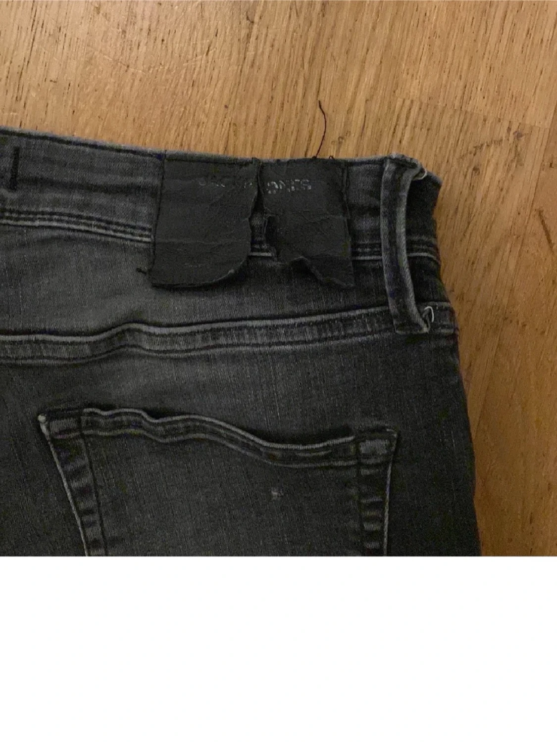 Grå/svarta slim fit jeans från Jack and Jones  - 4