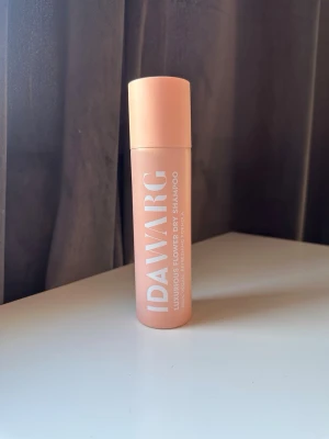 Ida Warg dry schampo  - Ida Warg torr schampo använt typ 3 gånger så nästan full 