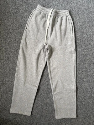 Corteiz gray baggy sweatpants - Storlek S men passar från 180cm och längre. Nyskick