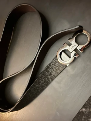 Svart skärp från Salvatore Ferragamo - Använder inte längre, säljer för 600