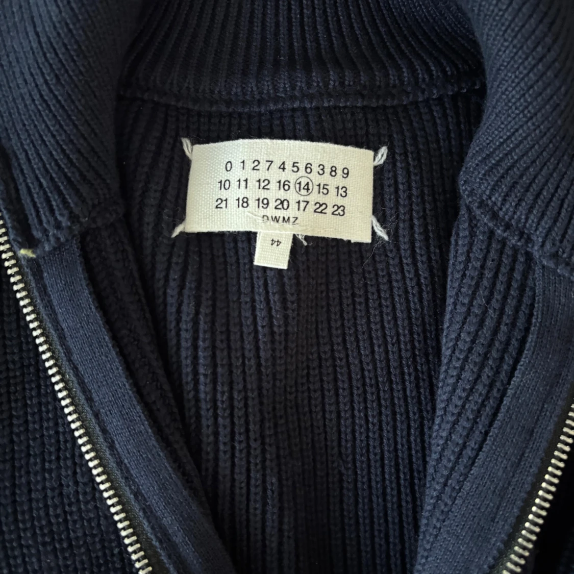 Mörkblå ziptröja från Maison Margiela - 2