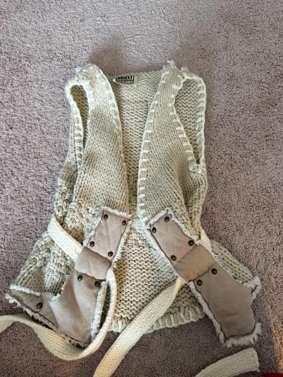 Stickad beige väst från Object