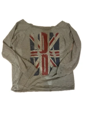 Off shoulder tröja  - En jätte cool off shoulder tröja som jag klippt själv! Passar in på 2016 stilen!