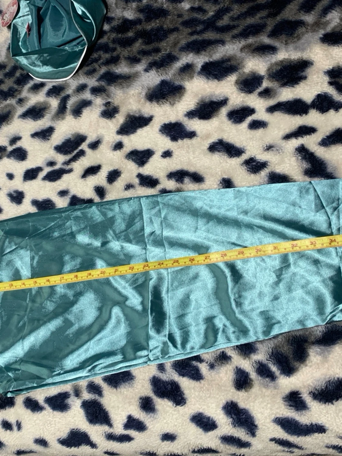 Turkos satinpyjamas med vita detaljer - 5