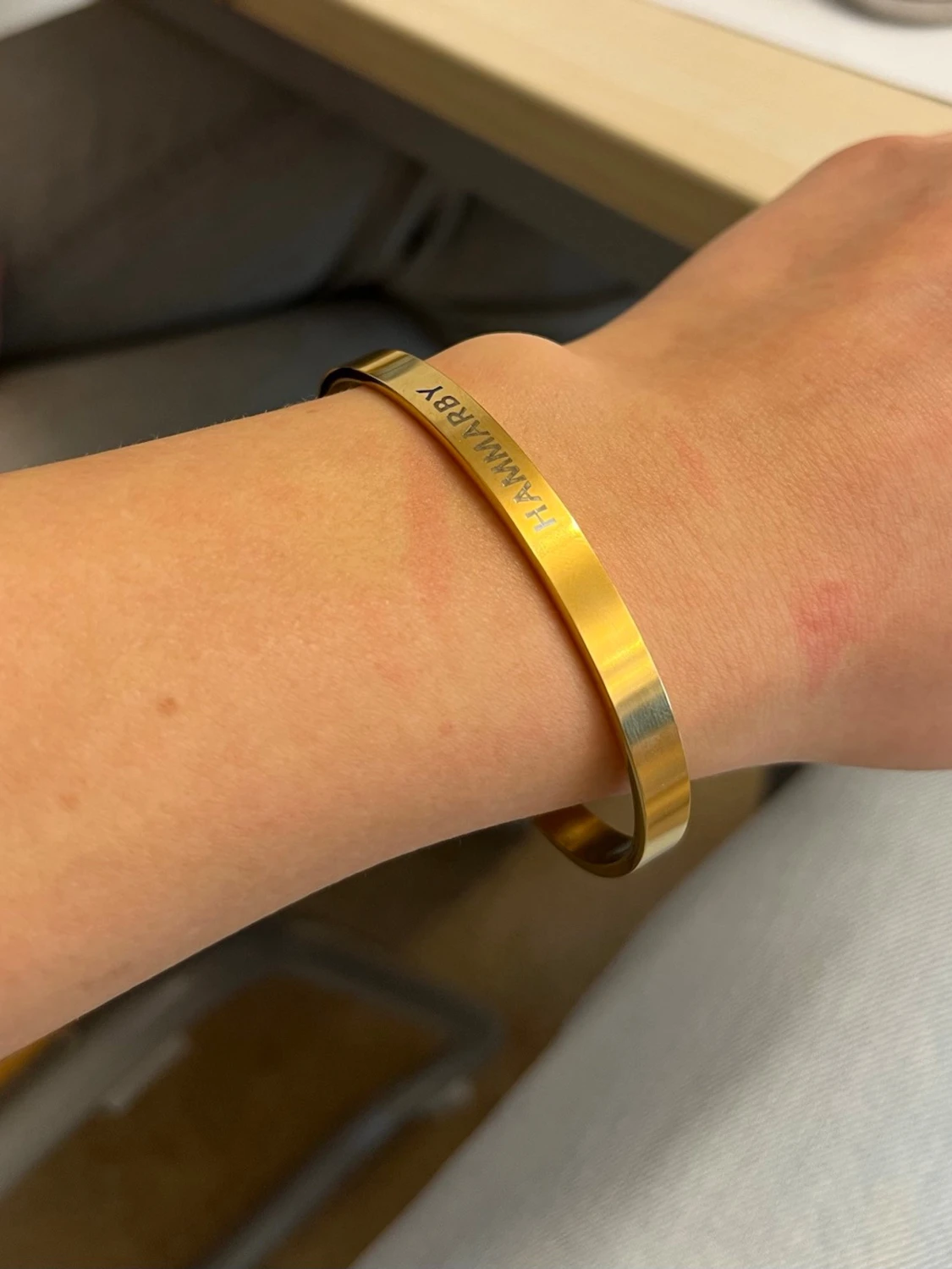 Guldigt armband Hammarby gravyr - 1