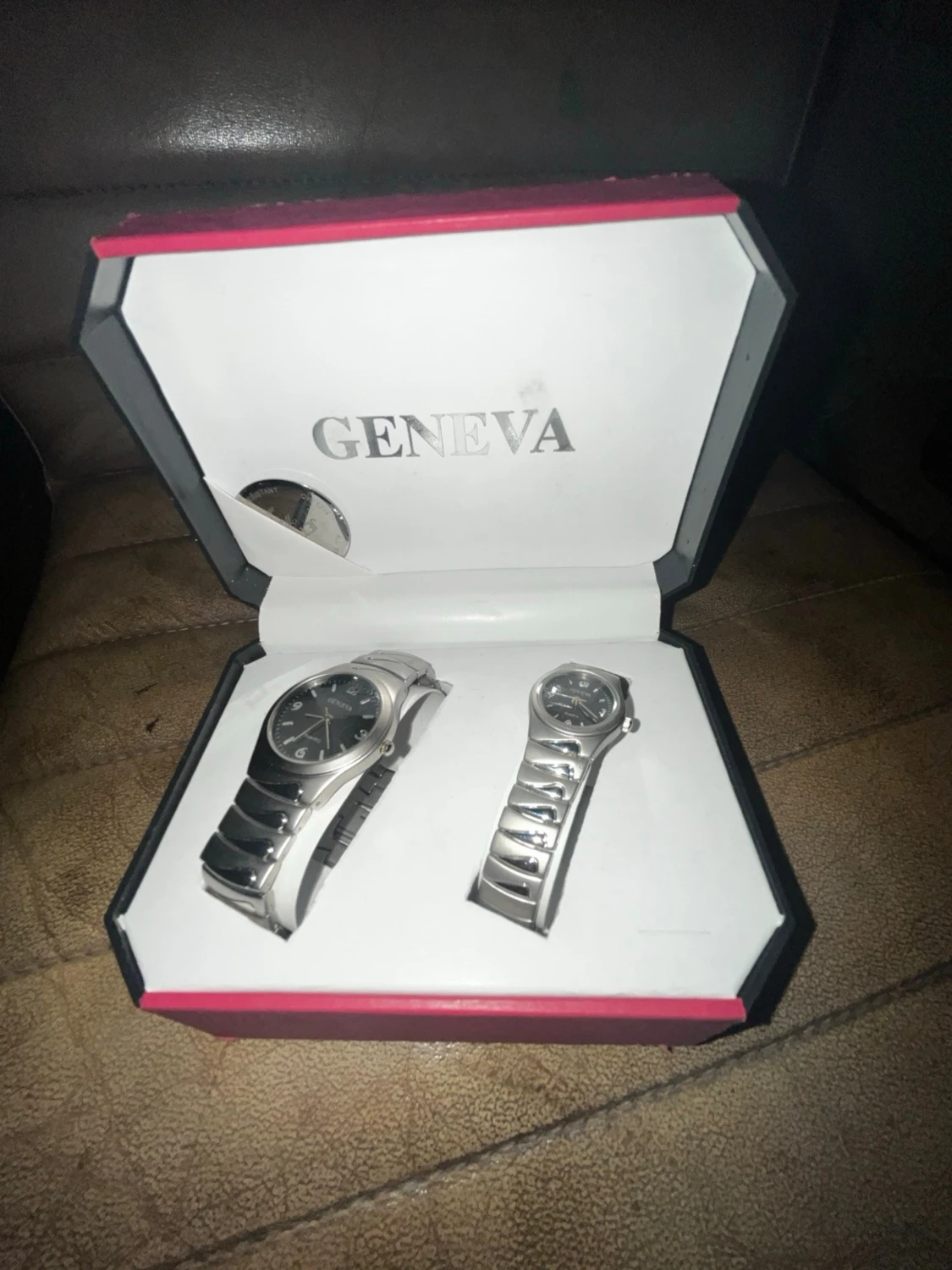 Geneva silverfärgade klockor i set