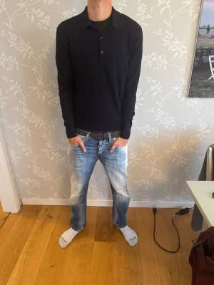 Långärmad merinoull piké  - Tjena, säljer en sjukt snygg långärmad merinoull pike i storlek S, skick 9/10, passar till allt men kanske lite mer stilren inför vardagen, hör gärna av er vid fler frågor eller funderingar. Mvh