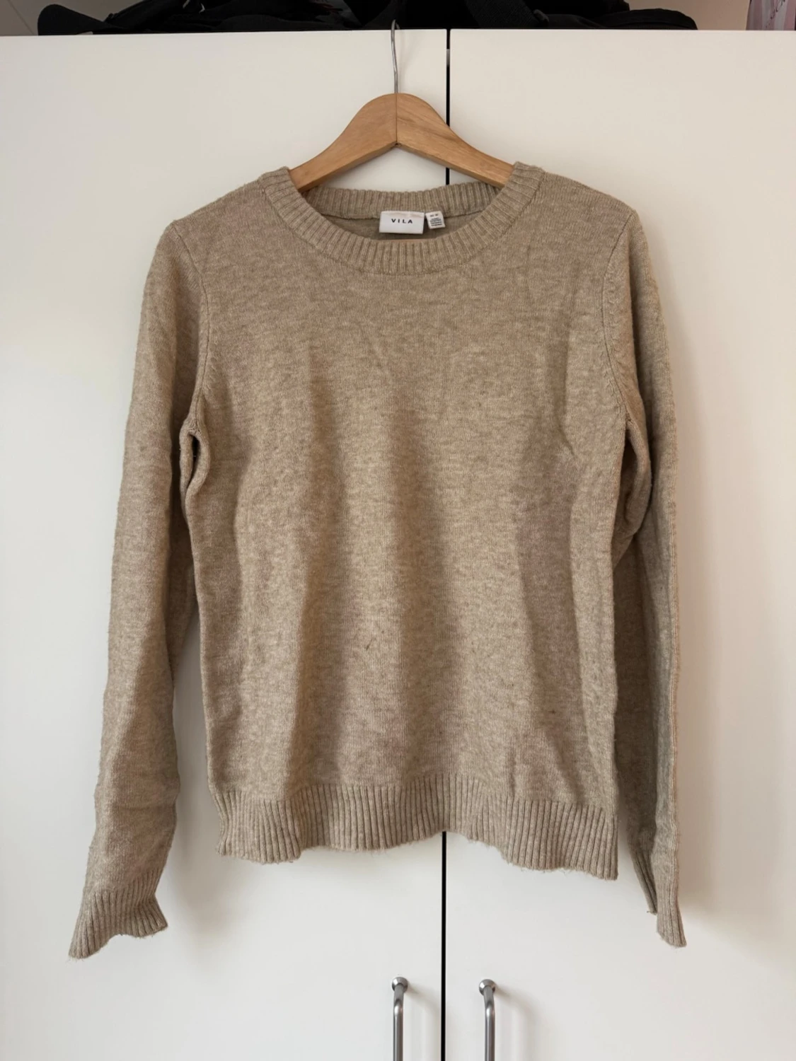 Beige stickad tröja från VILA