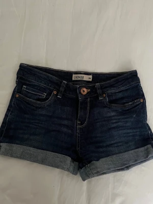 💙Mörkblå denimshorts med uppvik💙 - 💙