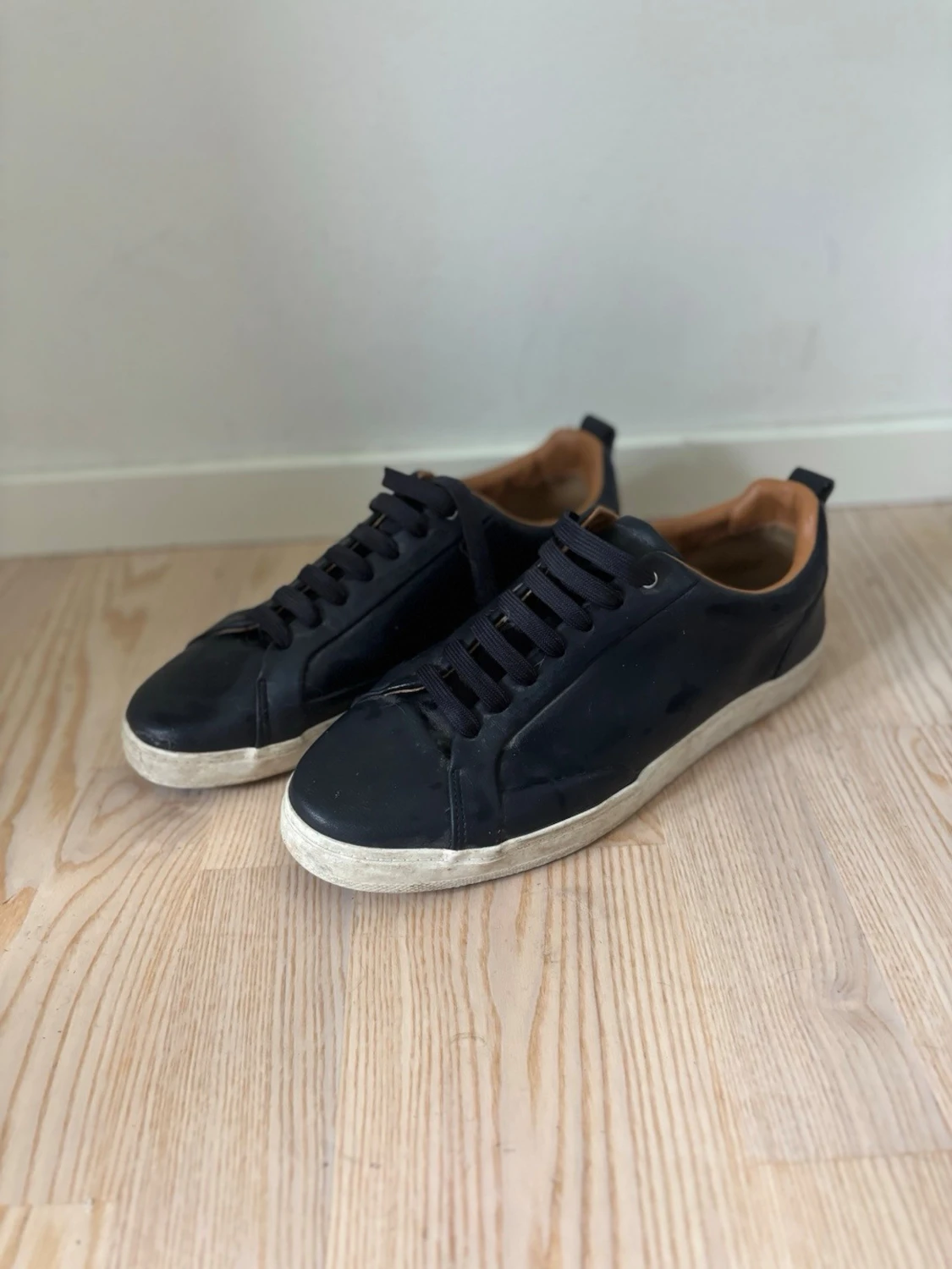 Mörkblå sneakers