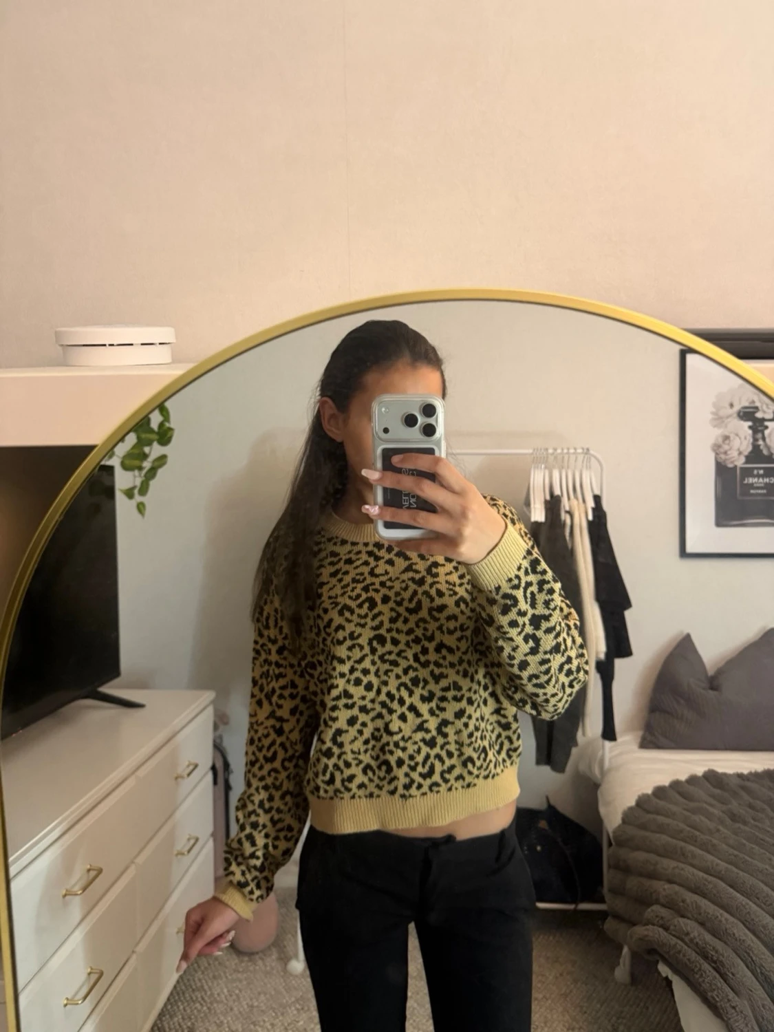 Gul leopardmönstrad stickad tröja