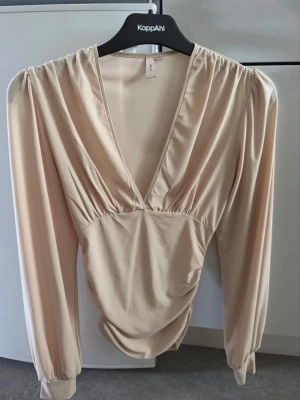 Nelly topp - Beige topp från nelly 