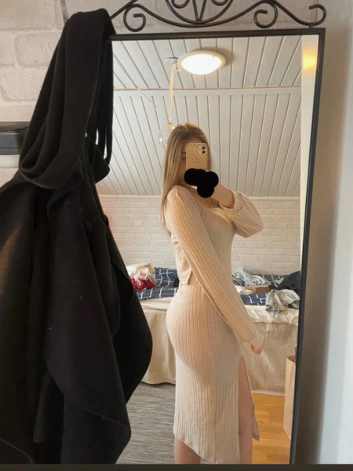 Beige ribbad långklänning med slits + bolero