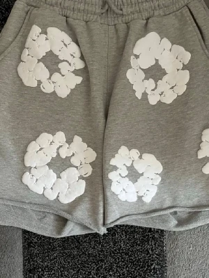 Denim shorts - Skriv vid frågor eller behov av fler bilder