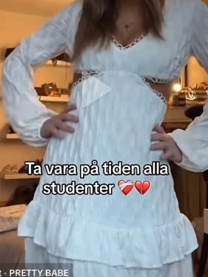 studentklänning - intressekoll på denna superfina och populära klänning från cider💓säljer bara vid bra bud, har just nu bud på 1500kr