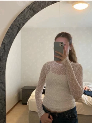 Tröja - Säljer tröjan som är över linnet💕