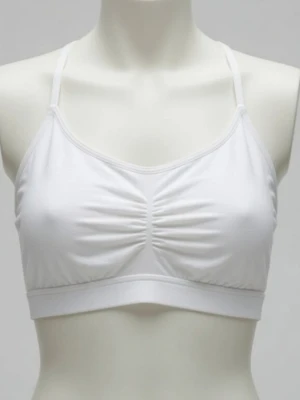 HELT NY OANVÄND vit sporttopp med korsade axelband Lindex, Strlk ca 34-36. - Säljer en HELT NY OANVÄND vit sporttopp från Lindex i storlek L i ungdomsstorlek, motsvarar ca 34-36 i normal storlek. Toppen har smala korsade axelband och snygg rynkning framtill. Materialet är mjukt och stretchigt, perfekt för chill eller träning. Enkel och stilren design som är lätt att matcha med allt. Felfri. Tags sitter kvar.