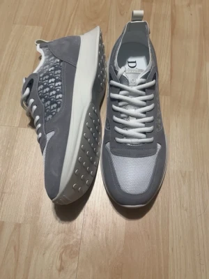 Feta skor  - Feta skor helt oanvända box finns ångra köpet 